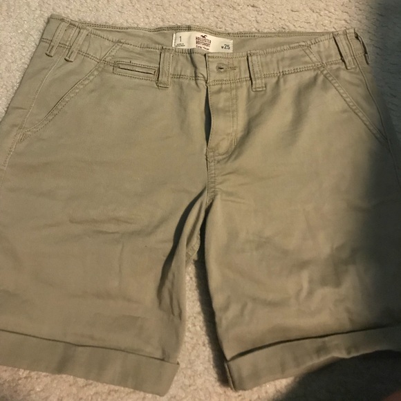 hollister khaki shorts